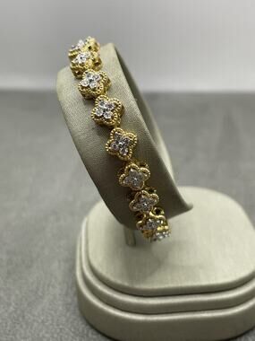 10K two-tone Clover/Flower Cluster Diamond Bracelet (23712)